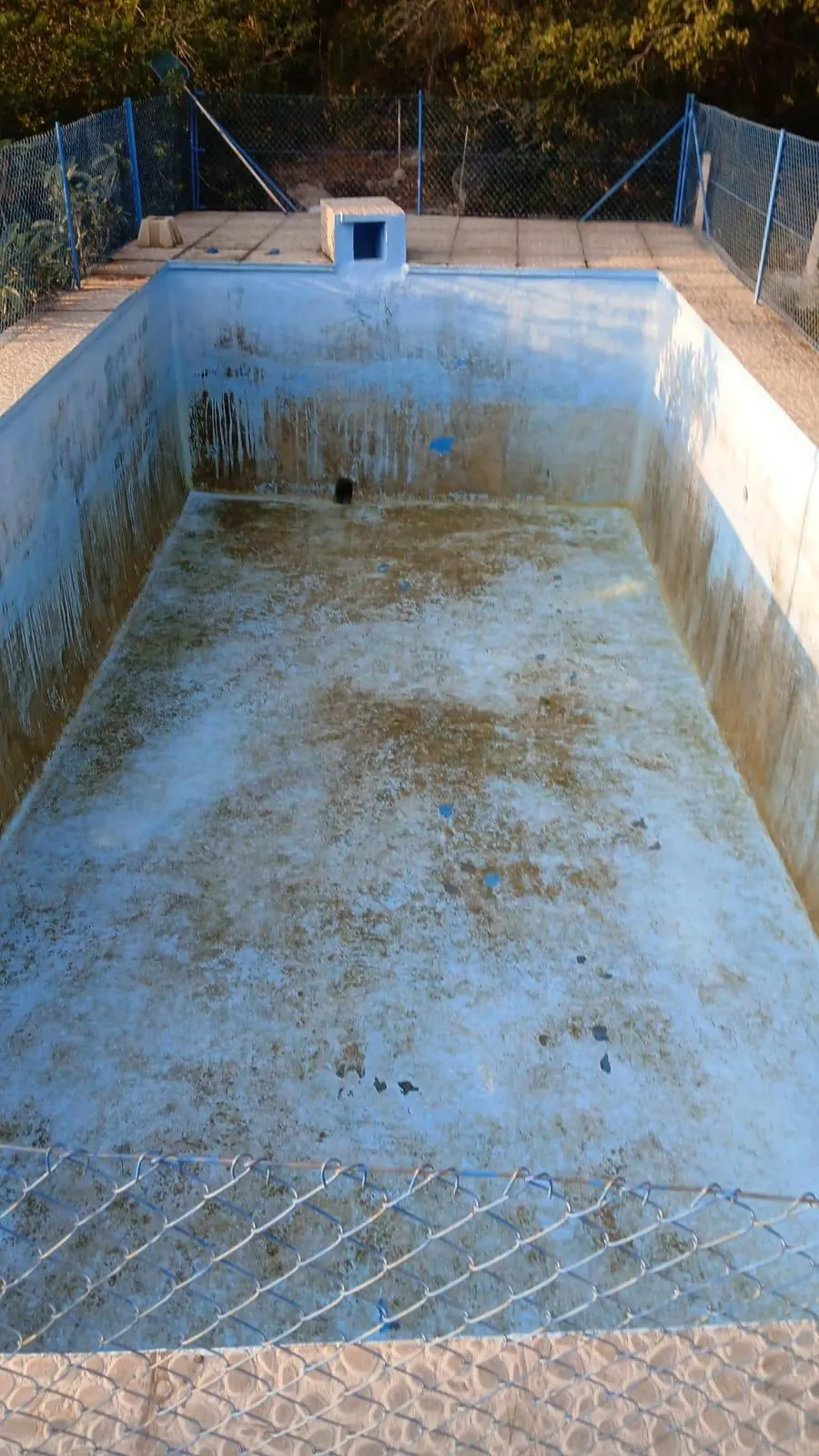 Piscina sin pintar